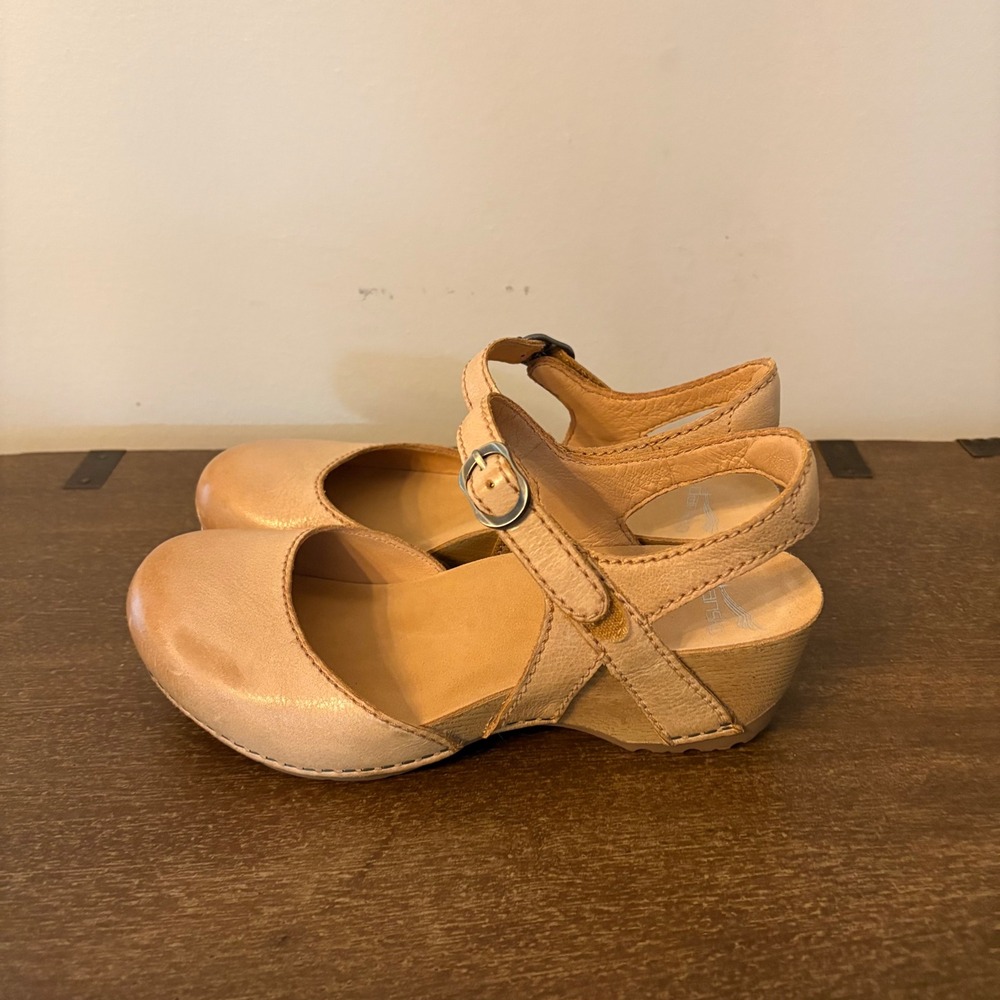 Dansko Tasha Tan Leather Mary Jane Wedge Clogs Sandals Womens 37